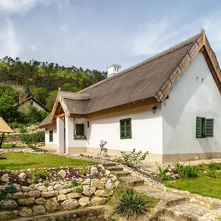 Klementina'S Guest House - Happy Rentals Nemesvita Exterior photo