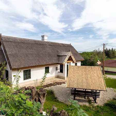 Klementina'S Guest House - Happy Rentals Nemesvita Exterior photo