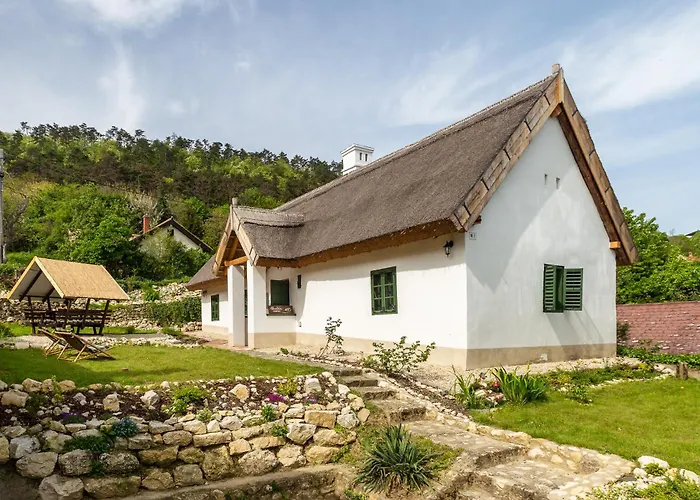 Klementina\'S Guest House - Happy Rentals